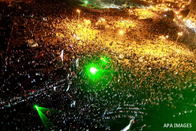 Protesters demonstrate after a court sentenced deposed president Hosni Mubarak to life in prison at Tahrir Square in Cairo June 3, 2012. Egyptian pro-democracy campaigners called for a new uprising on Sunday, enraged tha...