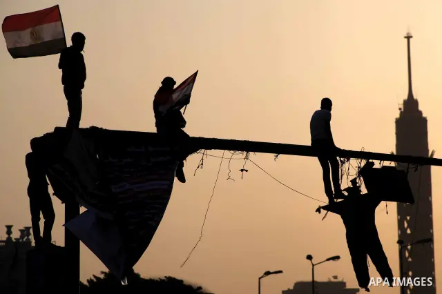 Egyptian protesters demonstrate a day after a court sentenced deposed president Hosni Mubarak to life in prison, at Tahrir Square in Cairo June 3, 2012. Egyptian pro-democracy campaigners called for a new uprising on Sun...