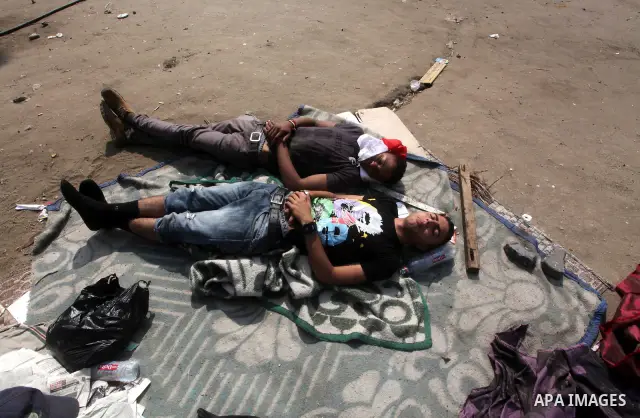 Egyptians sleep during a sit-in at Tahrir Square, after a court sentenced deposed president Hosni Mubarak to life in prison, in Cairo June 4, 2012. Thousands of Egyptians have taken to the streets in protest at the verdi...