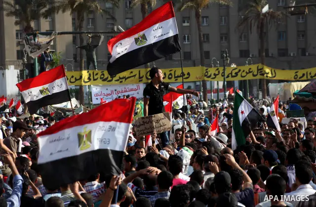 Egyptian protesters shout slogans against former President Hosni Mubarak and his aides during the third day of protests after the announcement of the verdict in their trial, in Tahrir square, Cairo, Egypt, 04 June 2012....