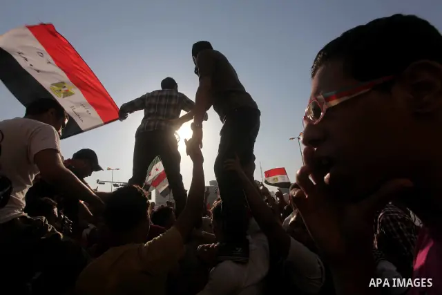 Egyptian protesters shout slogans against former President Hosni Mubarak and his aides during the third day of protests after the announcement of the verdict in their trial, in Tahrir square, Cairo, Egypt, 04 June 2012....