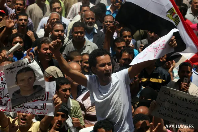 Egyptian protesters wave national flags during a demonstration against presidential candidate Ahmed Shafiq in central Cairo's Tahrir Square, as hundreds of people gathered after the Friday noon prayer on June 8, 2012 in...