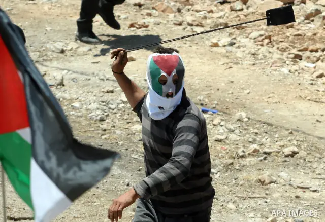 Palestinian protesters throw stones toward Israeli border police during clashes after a demonstration against the nearby Jewish settlement of Kdumim, in the West Bank village of Kfar Kadum, near Nablus June 8, 2012. Phot...