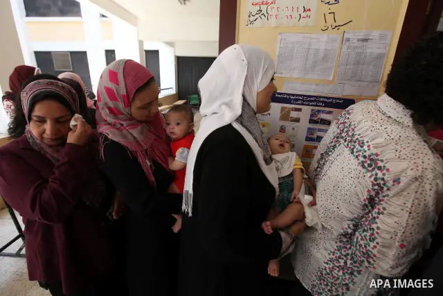 Egyptians queue outside a polling station in Cairo on June 16, 2012 to vote in a divisive presidential runoff pitting ousted strongman Hosni Mubarak's last premier Ahmed Shafiq against Muslim Brotherhood candidate Mohamm...