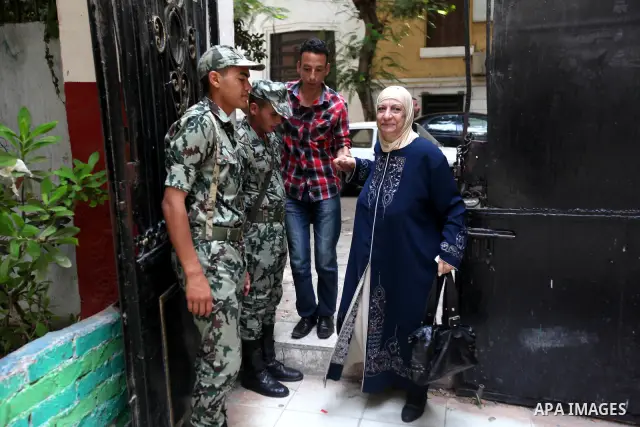 Egyptians solider stand guard outside a polling station in Cairo on June 17, 2012 in a divisive presidential runoff pitting ousted strongman Hosni Mubarak's last premier Ahmed Shafiq against Muslim Brotherhood candidate...