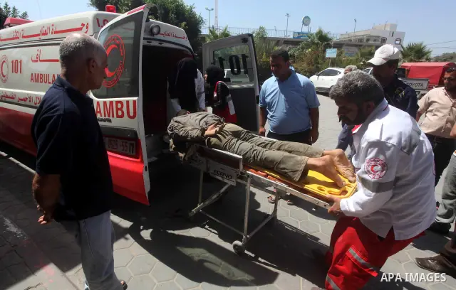 A Palestinian wounded man arrives to Al Aqsa hospital in the central Gaza Strip town of Deir Al Balah, on 17 June 2012. Israeli forces opened fire after incursion Gaza east border about 300 meters. Photo by Ashraf Amra