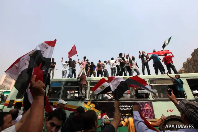 Supporters of Egypt's Muslim Brotherhood candidate Mohammed Morsi celebrate in Tahrir square after the Brotherhood claimed win in presidential vote, in Cairo, Egypt, 18 June 2012. Hundreds of Muslim Brotherhood supporter...