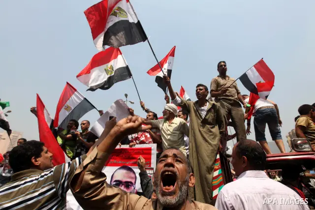 Supporters of Egypt's Muslim Brotherhood candidate Mohammed Morsi celebrate in Tahrir square after the Brotherhood claimed win in presidential vote, in Cairo, Egypt, 18 June 2012. Hundreds of Muslim Brotherhood supporter...