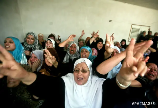 Relatives of Palestinian militant Ismail Odeh mourn during his funeral in Beit Hanun in the northern Gaza Strip on June 18, 2012. Odeh was one of two Palestinians killed in an Israeli strike on north Gaza in the morning,...