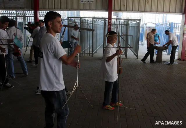Palestinian, Israeli and foreign musicians band during their presentation at the Israeli military Qalandia checkpoint between Jerusalem city and Ramallah in West Bank on 18 June 2012. Photo by Issam Rimawi