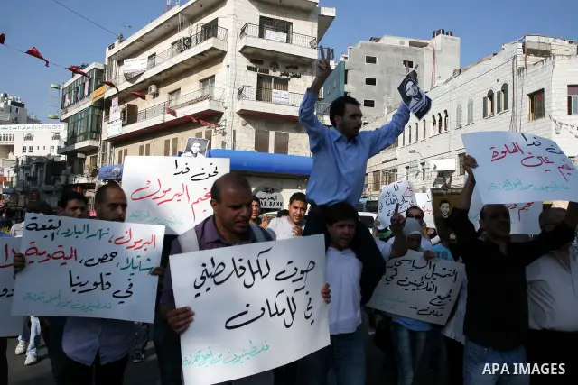 Palestinian demonstrators take part in a protest against the Lebanese army assault on Palestinian refugees in Nahr al-Bared refugee camp, killing some of them, in the West Bank city of Ramallah, on 19 June 2012. Photo by...