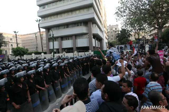 Egyptians protestors chat anti-Supreme Council for the Armed Forces as they stand guard during a protest against the military council outside Egypt's parliament in Cairo June 19, 2012. Egypt's Muslim Brotherhood declared...