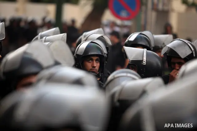 Egyptian riot police stand guard, during a protest against the military council at the gates of Egypt's parliament in Cairo June 19, 2012. Egypt's Muslim Brotherhood declared on Tuesday it did not want a confrontation wi...