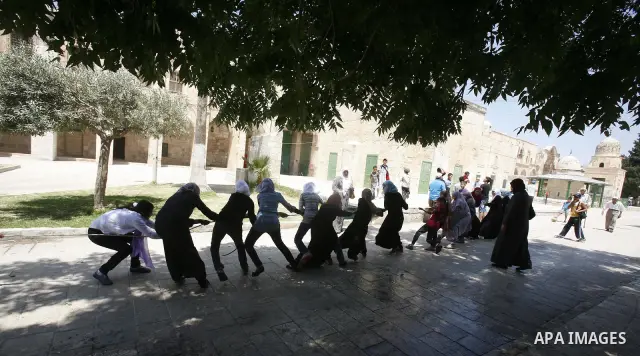 Palestinian girls participate in summer camps at Al-Aqsa mosque in the old city of Jerusalem on 20 June 2012. Photo by Mahfouz Abu Turk.