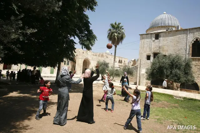 Palestinian children participate in summer camps at Al-Aqsa mosque in the old city of Jerusalem on 20 June 2012. Photo by Mahfouz Abu Turk.