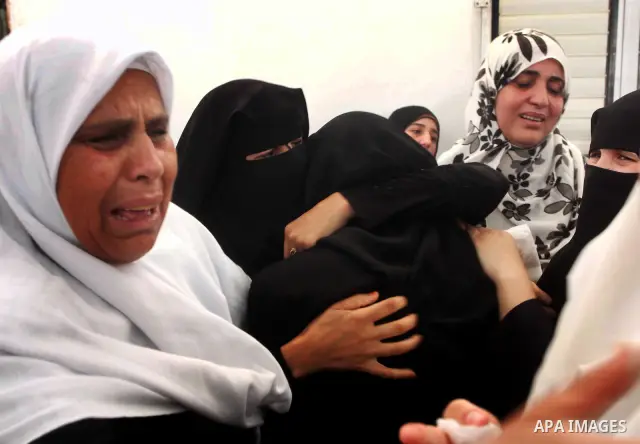 Palestinian relatives of a militant of al-Qassam brigades Thair Al-Baik, 30, mourn during his funeral in Jabalia refugee camp in the northern Gaza Strip on June 21, 2012. Al-Baik one of two fighters from al-Qassam brigad...