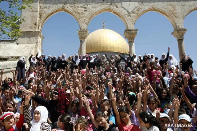 Palestinian children participate in summer camps at Al-Aqsa mosque in the old city of Jerusalem on 21 June 2012. Photo by Mahfouz Abu Turk.