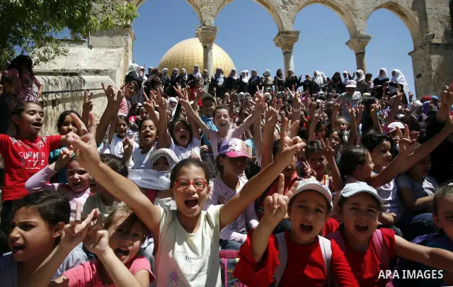 Palestinian children participate in summer camps at Al-Aqsa mosque in the old city of Jerusalem on 21 June 2012. Photo by Mahfouz Abu Turk.