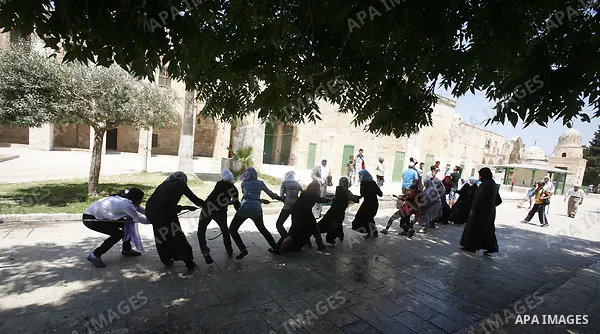 Palestinian girls participate in summer camps at Al-Aqsa mosque in the old city of Jerusalem on 20 June 2012. Photo by Mahfouz Abu Turk.