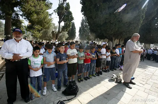 Palestinian children pray during a participate in summer camps at Al-Aqsa mosque in the old city of Jerusalem on 20 June 2012. Photo by Mahfouz Abu Turk