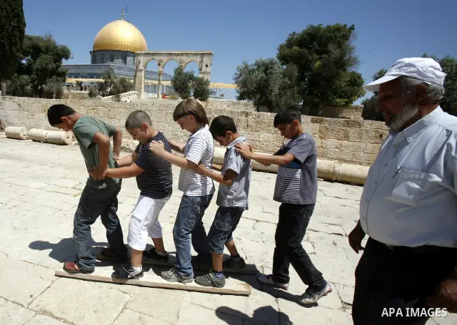 Palestinian children participate in summer camps at Al-Aqsa mosque in the old city of Jerusalem on 24 June 2012. Photo by Mahfouz Abu Turk.