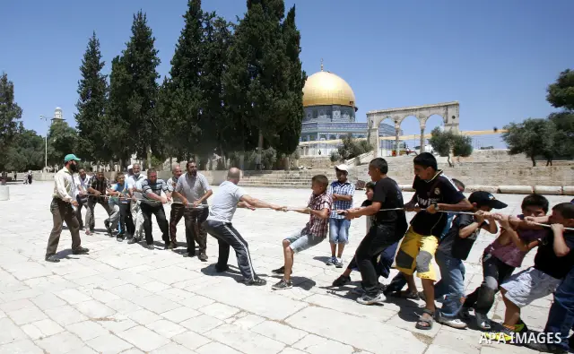 Palestinian children participate in summer camps at Al-Aqsa mosque in the old city of Jerusalem on 24 June 2012. Photo by Mahfouz Abu Turk.