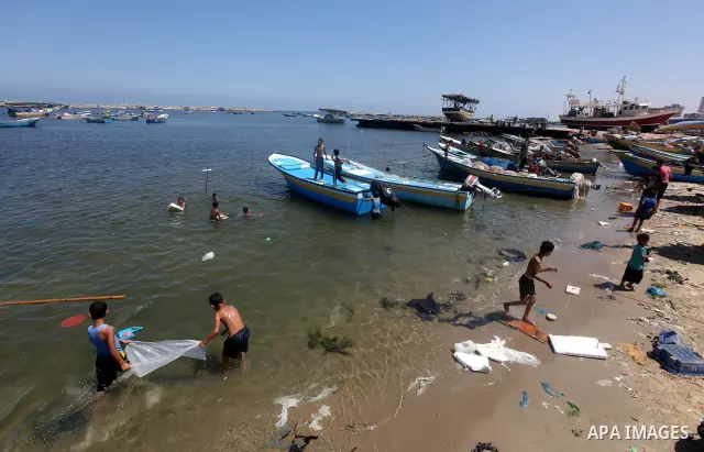 Palestinian children swim in Gaza port on July 02, 2012.The European Union's envoy to the Palestinian Authority confirmed its support and allegiance to the people. Photo by Majdi Fathi