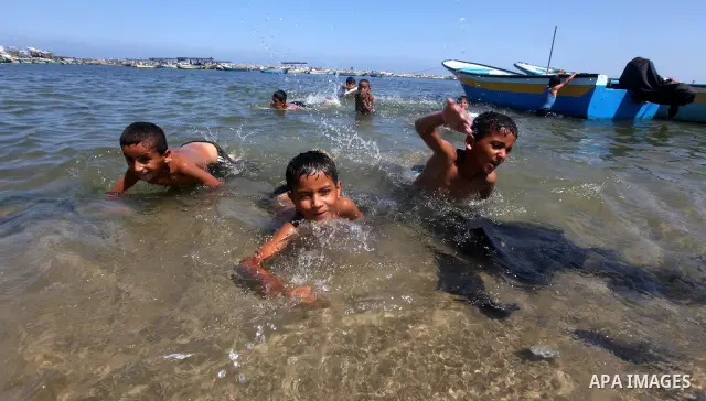 Palestinian children swim in Gaza port on July 02, 2012.The European Union's envoy to the Palestinian Authority confirmed its support and allegiance to the people. Photo by Majdi Fathi