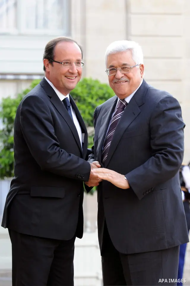 Palestinian President Mahmoud Abbas (Abu Mazen) meets with French President Francois Hollande on 06 July 2012. Photo by Thaer Ganaim