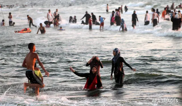 Palestinians enjoy swimming on their week-end in the Mediterranean sea in Gaza City on July 06, 2012. Photo by Ashraf Amra