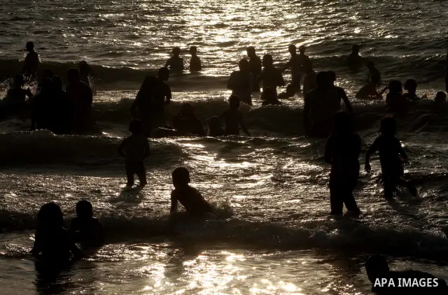 Palestinians enjoy swimming on their week-end in the Mediterranean sea in Gaza City on July 06, 2012. Photo by Ashraf Amra