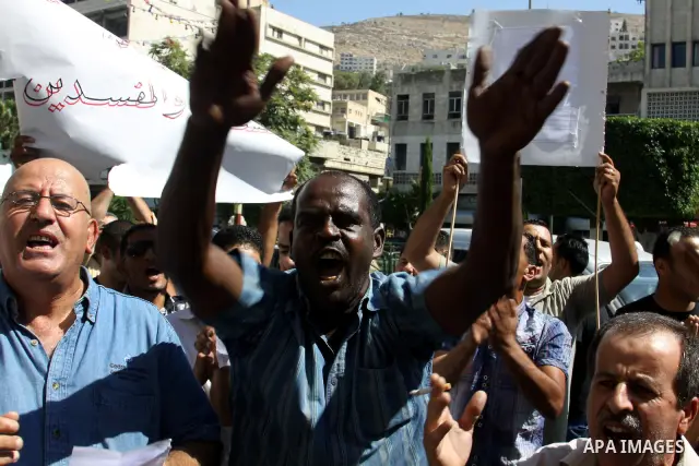 Palestinian demonstrators to calling of the justice and equality and the fight against corrupt during a march in the West Bank city of Nablus in, on July 07.07 2012. Photo by Nedal Eshtayah