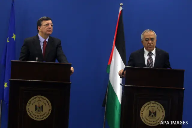 Palestinian prime minister Salam Fayyad, holds a joint press conference with European Commission President Jose Manuel Barroso in the West Bank city of Ramallah on July 8, 2012, as part of his first trip to Israel and th...