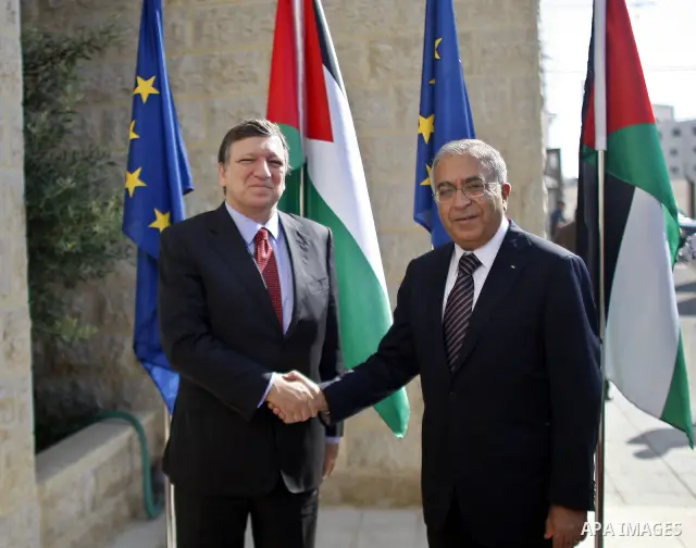 RAMALLAH, July 8, 2012 European Commission President Jose Manuel Barroso (L) shakes hands with Palestinian Prime Minister Salam Fayyad before their meeting in the West Bank city of Ramallah on July 8, 2012. (Credit Image...
