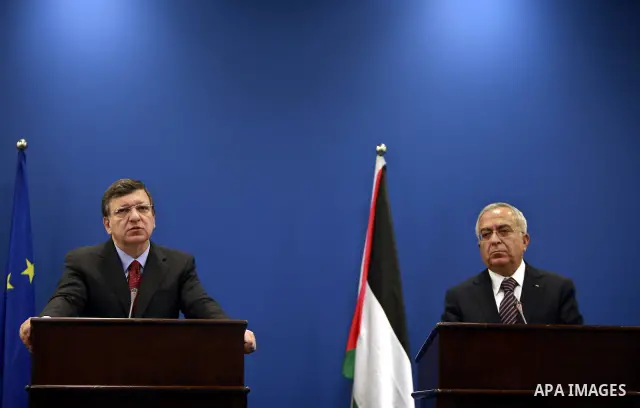 RAMALLAH, July 8, 2012 European Commission President Jose Manuel Barroso (L) attends a joint press conference with Palestinian Prime Minister Salam Fayyad after their meeting in the West Bank city of Ramallah on July 8,...