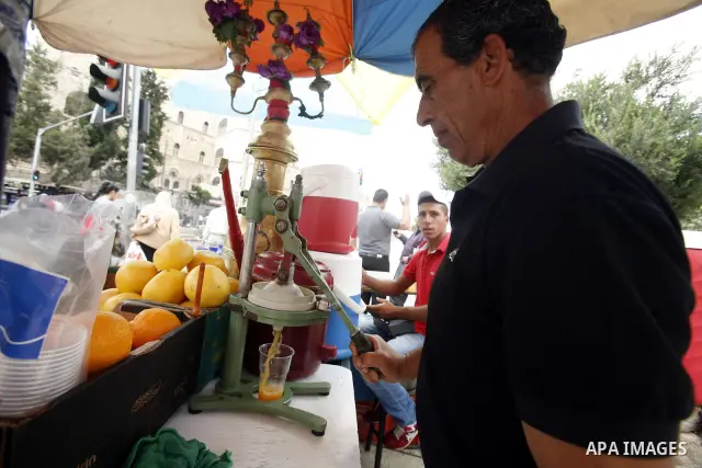 Palestinian vendor sells natural juice and drinks at the market in Jerusalem's old city on July 09, 2012. Photo by Mahfouz Abu Turk