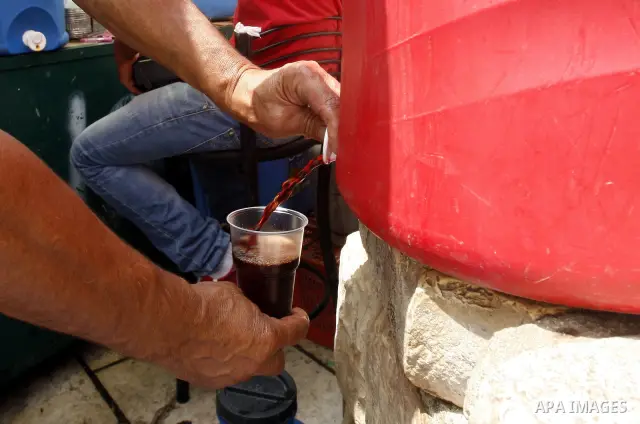 Palestinian vendor sells natural juice and drinks at the market in Jerusalem's old city on July 09, 2012. Photo by Mahfouz Abu Turk