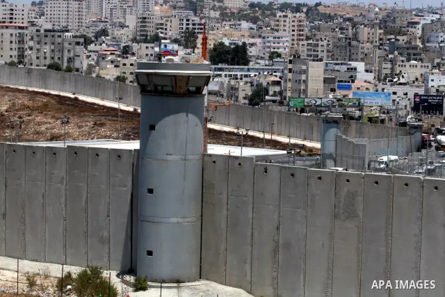 General view of the wall of separation between Ramallah and Jerusalem, July 9, 2012. Eight years ago, specifically in 2004, has taken International Court of Justice, judicial arm statute of the United Nations, based in T...