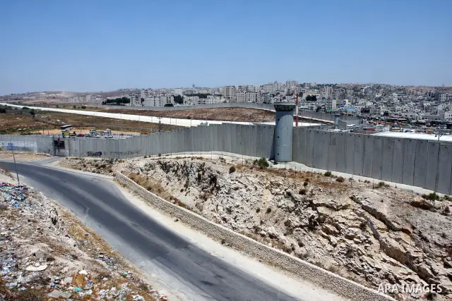 General view of the wall of separation between Ramallah and Jerusalem, July 9, 2012. Eight years ago, specifically in 2004, has taken International Court of Justice, judicial arm statute of the United Nations, based in T...
