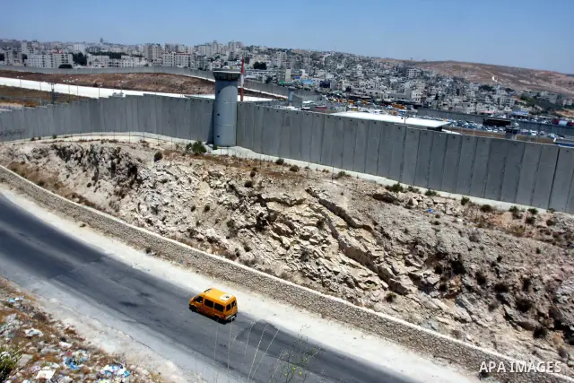 General view of the wall of separation between Ramallah and Jerusalem, July 9, 2012. Eight years ago, specifically in 2004, has taken International Court of Justice, judicial arm statute of the United Nations, based in T...