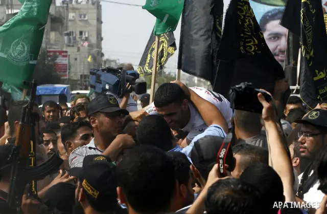 Palestinian soccer player Mahmoud Al-Sarsak greets people upon his arrival to Rafah southern Gaza strip, July 10, 2012. Israel released the Gaza soccer player on Tuesday in a deal to end his intermittent four-month hunge...