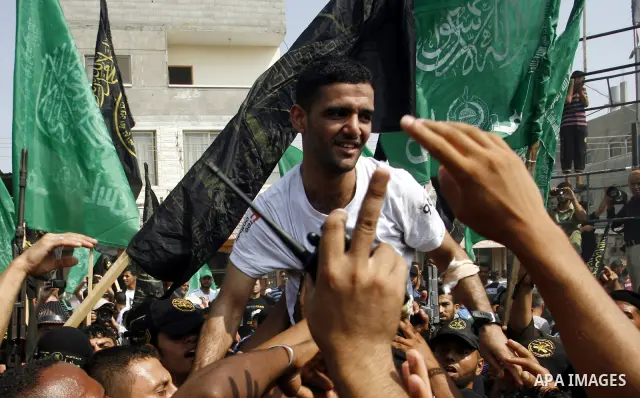 Palestinian soccer player Mahmoud Al-Sarsak greets people upon his arrival to Rafah southern Gaza strip, July 10, 2012. Israel released the Gaza soccer player on Tuesday in a deal to end his intermittent four-month hunge...