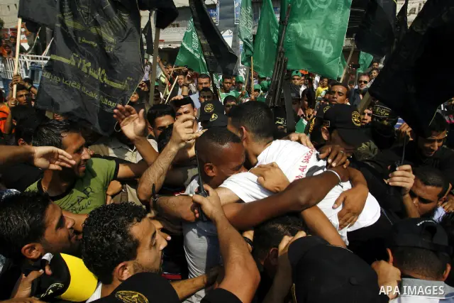 Palestinian soccer player Mahmoud Al-Sarsak greets people upon his arrival to Rafah southern Gaza strip, July 10, 2012. Israel released the Gaza soccer player on Tuesday in a deal to end his intermittent four-month hunge...
