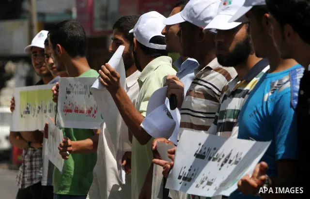 Palestinians take part a protest against political arrests by the security forces in the West Bank, Gaza City on July 11,2012. Photo by Naaman Omar