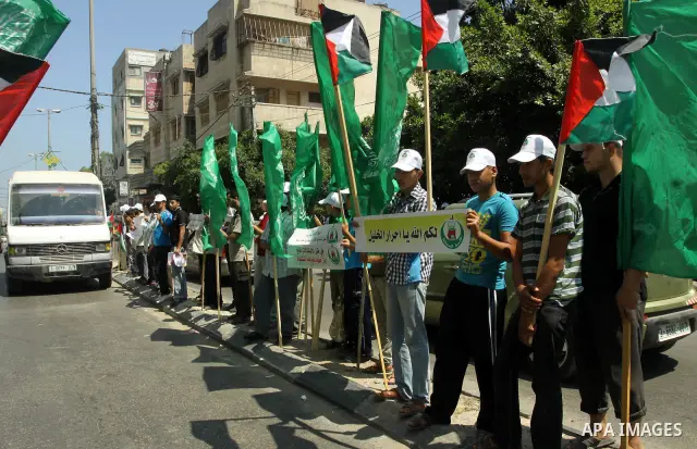 Palestinians take part a protest against political arrests by the security forces in the West Bank, Gaza City on July 11,2012. Photo by Naaman Omar
