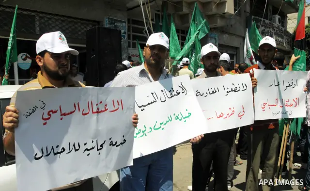 Palestinians take part a protest against political arrests by the security forces in the West Bank, Gaza City on July 11,2012. Photo by Naaman Omar