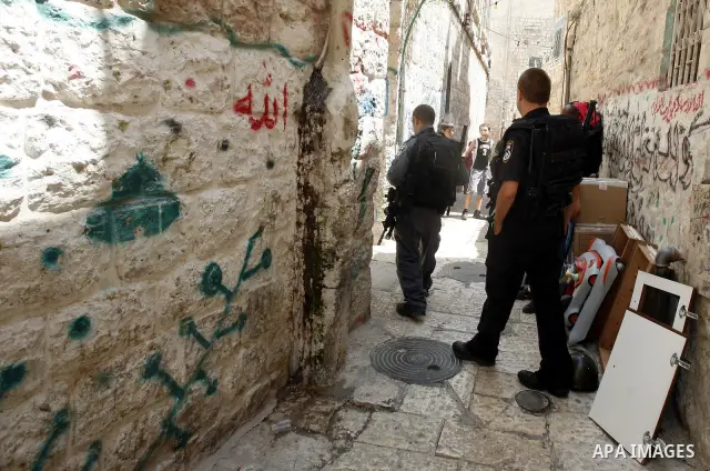 Israeli police officers oversight evacuation process of a Palestinian house in Jerusalem's old city on July. 11,2012 after the Palestinian family receive a notification to evacuate their house. Photo by Mahfouz Abu Turk