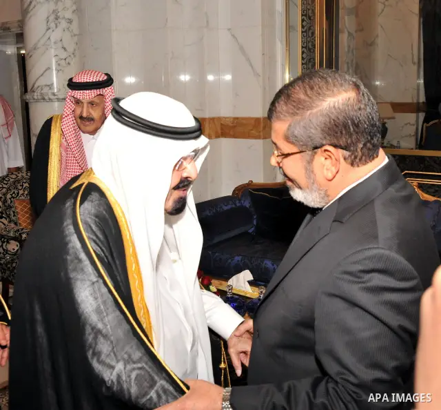 Egypt's President Mohamed Morsi (R) greeting Saudi Arabia's King Abdullah bin Abdul Aziz (2-L) during their meeting in Jeddah, Saudi Arabia, 11 July 2012. Egyptian President Morsi arrived 11 July in Saudi Arabia on his f...