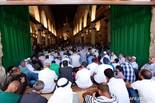 Palestinian Muslim worshippers participate Friday prayers, at the al-Aqsa Mosque compound, in Jerusalem's old city on July 13, 2012. Photo by Mahfouz Abu Turk