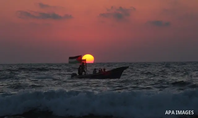 Palestinians sail on the sea at Gaza beach on 13 July 2012 in Gaza City. Photo by Majdi Fathi